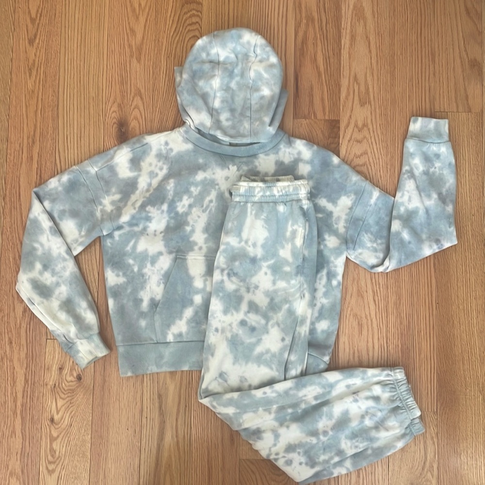 Richer Poorer sky wash sweat set
